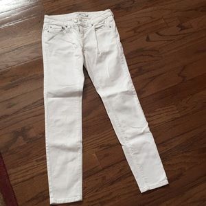 Vineyard Vines white jeans